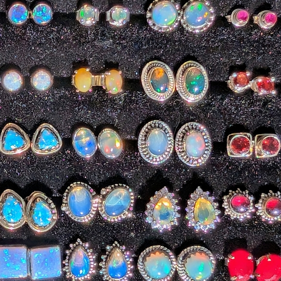 Earrings LIVE LISTING - Picture 2 of 10